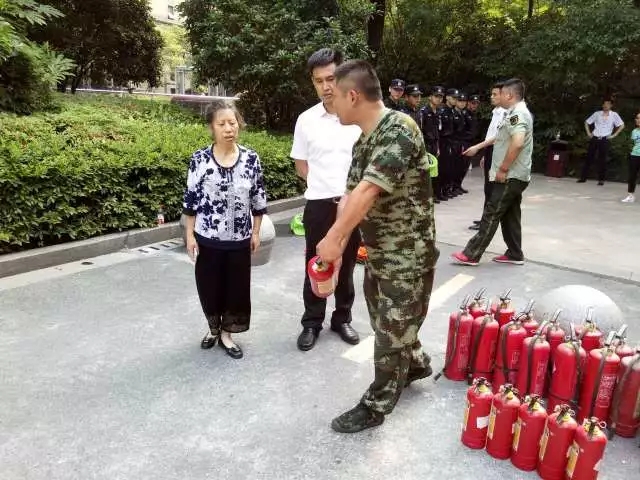 煙感警報(bào)器突鳴，10分鐘緊急滅火獲業(yè)主點(diǎn)贊